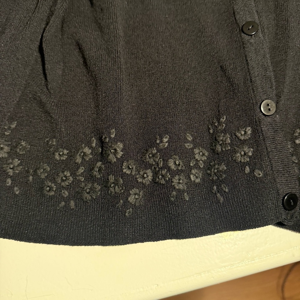 KASPER Black Long sleeve Sweater with V Neck button down Embroidery SZ/14 - Picture 4 of 7